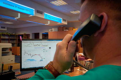 «Коммерсантъ» сообщил о рекордном оттоке иностранного капитала из России