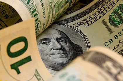 Курс доллара к рублю на Московской бирже опустился ниже 59 руб. впервые с 10 ноября